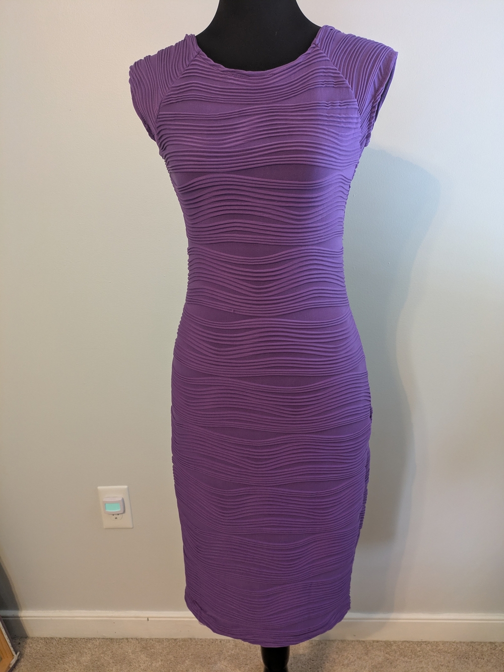 NWT Taydey Textured Bodycon Dress Size S Crinkle Ripple Midi Cap Sleeves